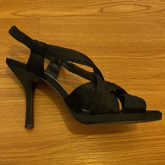 Strappy black sandal, satin, platform, stiletto heel - Picture 4 of 5
